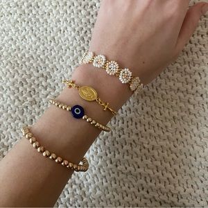 Vintage hand made bracelet-white and gold beads